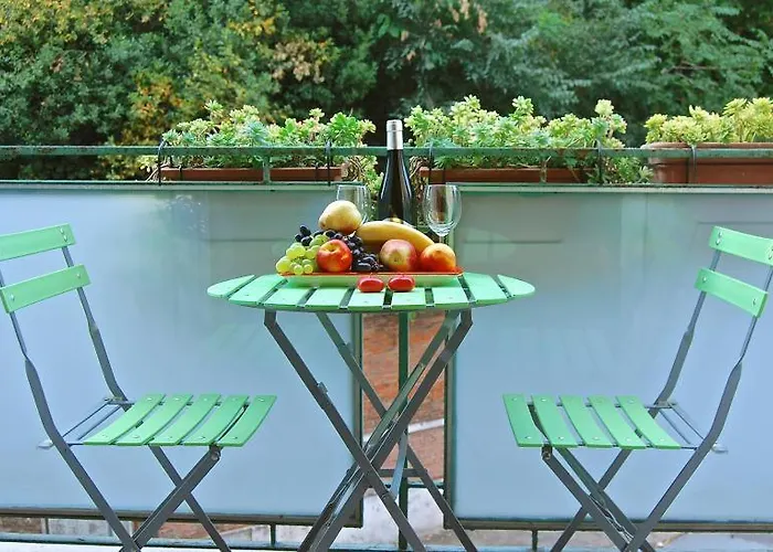 At Colosseo With Terrace Overlooking The Garden By Lyon Appartement
